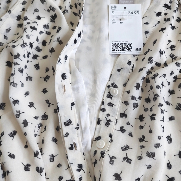 NWT H&M Ivory Flutter Sleeve Dress Black Floral Print - Size 8 - Picture 7 of 8